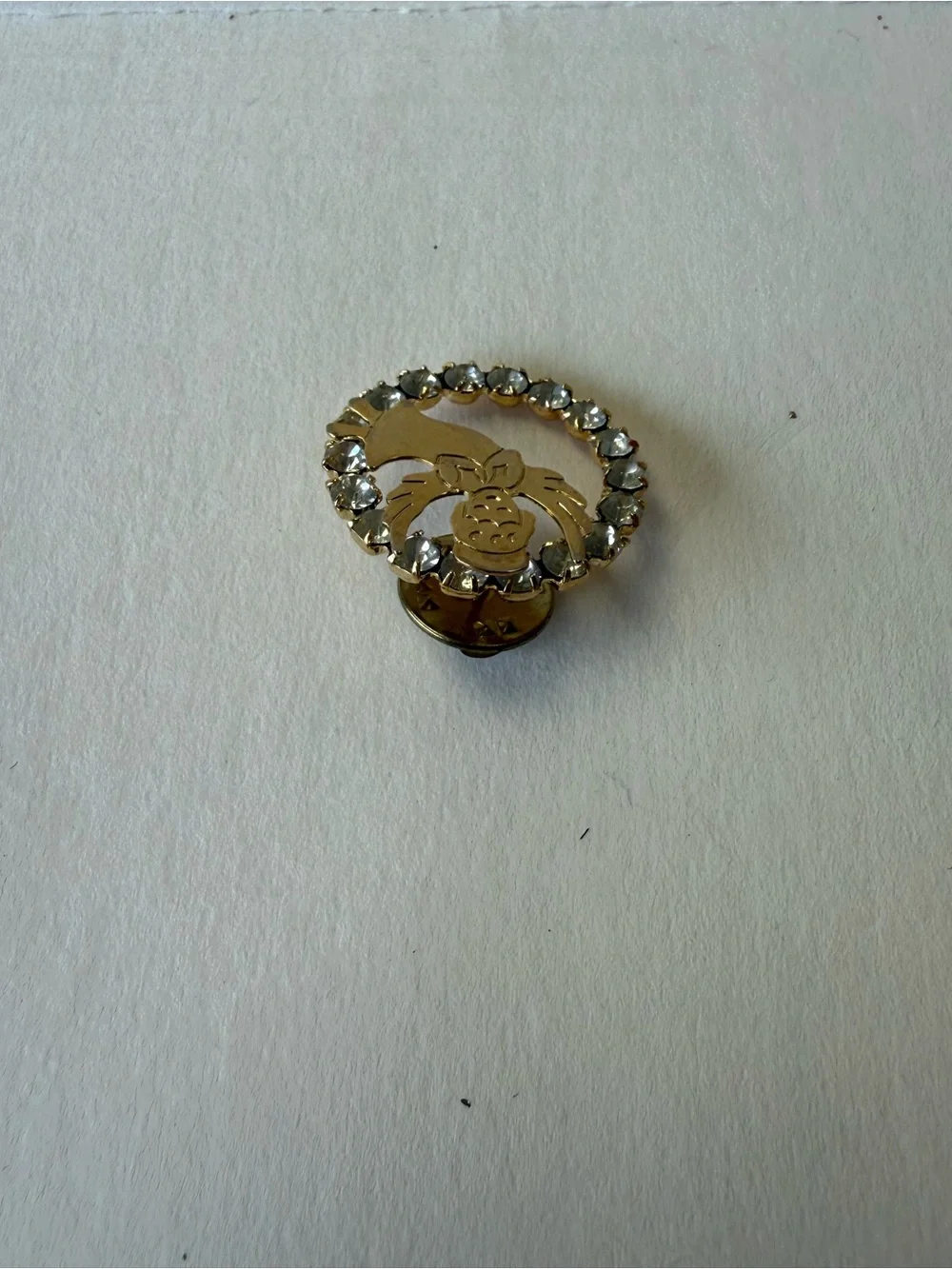 Vintage Open Wreath Rhinestone Gold Toned Cherub Angel Lapel Pin Brooch. - Picture 3 of 8